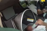 لحظة انقاذ الرضيع