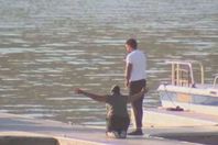 صورة مؤثرة لوالدة الممثلة الأمركية المفقود «نايا ريفيرا»