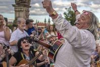 بالصور.. دولة تقيم حفل الوداع لكورونا