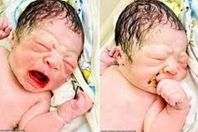 مولود يخرج من بطن أمه ممسكا بوسيلة منع الحمل