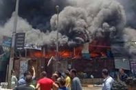 12 سيارة لإطفاء حريق هائل بسوق توشكي بحلوان
