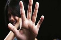 معلم يوقع بطلابه