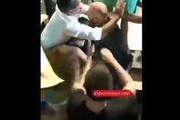 فيديو.. مظاهرات غير مسبوقة أمام منزل نتنياهو تطالب باستقالته