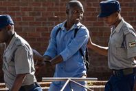 الشرطة تعتقلهم بسبب كورونا