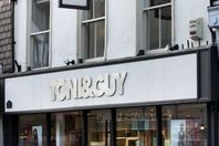 تغريم رجل 120 ألف جنيه بسبب قصة شعره 
