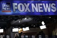 طرد مذيع من قناة عالمية. هذا ما فعله مع زميلاته