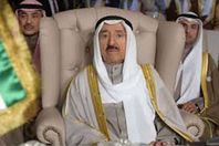 الجارالله : هذا ما حدث لأمير الكويت في رحلة علاجه