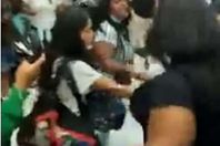 امرأة مخمورة تشعل معركة على متن طائرة