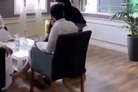 سعوديات يعملن نادلات بمقهى