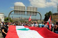 انتحار مسن يهز لبنان