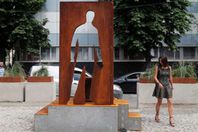 نصب تذكاري لعمال الدليفري في هذه الدولة