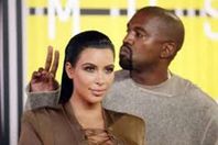 زوج كيم كارداشيان يظهر  في تحدٍ جديد لترامب