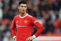 100-150335-ten-hag-cristiano-ronaldo-stay-manchester-united_700x400