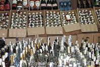 جمارك مطار الغردقة تضبط 99 زجاجة خمور ومواد كحلية