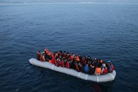 انتشال 16 جثة لمهاجرين غير شرعيين قبالة السواحل الليبية