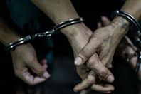 ضبط مجندي شرطة بحوزتهما 44 تذكرة هيروين بـ"المنصورة"