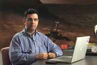 عصام حجي: هل أصبحت نجوم السماء أقرب لنا من تراب الوطن؟