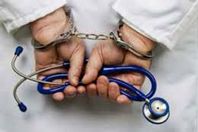 اول حكم بإدانة طبيب تسبب بوفاة فتاة اثناء عملية ختان