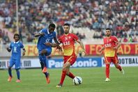 الهلال السعودي يهزم النصر بهدفين