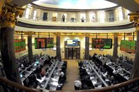 إقرار "ضريبة البورصة" يساهم في سد عجز الموازنة