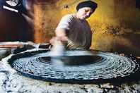 "صُرم الجحش".. اسم الكنافة البلدي بقرية نواي