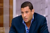 وزير سابق يهاجم إسلام البحيري و "أخته ناعوت"