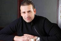 كريم عبد العزيز يبدأ العام الجديد بـ"سيلفى العمرة"