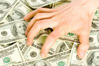 القبض على أكبر شبكة نصب تغيير الدولار بالأقصر