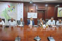 الأقصر تبحث تطوير العشوائيات غير الآمنة