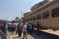 خروج قطار "طنطا – المنصور " عن القضبان بمحطة سمنود