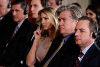 ستيف بانون مع زوجة ترامب