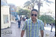 الاعلامي محمد الغيطي اثناء تواجة في تشيع جثمان اعلامية "اون تي في "
