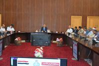 صورة اجتماع المحافظ