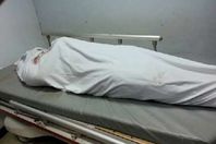 عم يقتل نجله شقيقه لشكه فى سلوكها