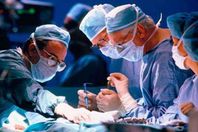 إعادة وصل ذراعي امرأة