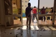 معركة داخل مدرسة