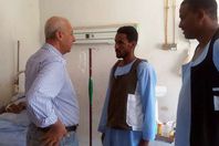 محافظ أسوان  يقوم  بزيارة مفاجئة لمستشفى كوم أمبو المركزى