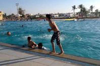 حمامات السباحة