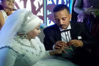 أب يزوج ابنته بدون "قايمة".. وعروس: مهرى 20جنيهًا