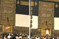 حاج يحاول اقتحام باب الكعبة