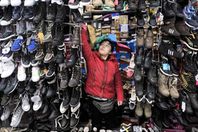 إنشاء 113 مصنعا ..وحذاء العيد " صيني"