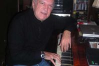 موسيقار شهير: القرآن نزل "متلحن"