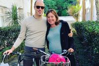 جولي غينتر مع شريك حياتها بيتر

