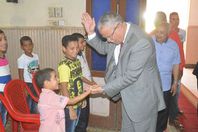 محافظ المنيا  داخل مؤسسة البنين