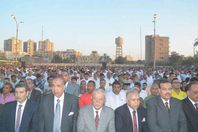 محافظ المنيا يؤدى صلاة العيد 
