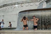 
الشرطة الإيطالية تبحث عن سائحين تجردا من ملابسهما في نافورة أثرية
