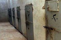 عقوبة غريبة يفعلها "داعش" داخل السجون