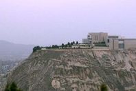 شاهد..الكشف عن سجن سري بمحيط قصر الأسد