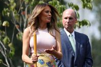 شاهد.. ميلانيا ترامب وهي تشارك في زراعة  حديقة البيت الأبيض