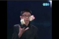 طفل جينيس المكعبات